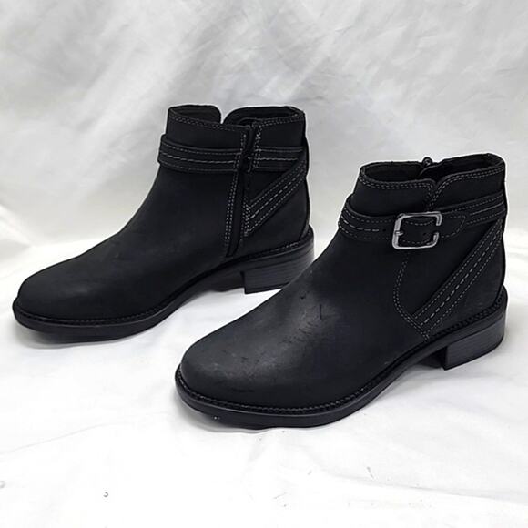 CLARK'S MAYE STRAP BLACK LEATHER ZIPPER/BUCKLE/CLOSURE ALMOND-TOE LADIES 8 NWOB - Picture 1 of 16